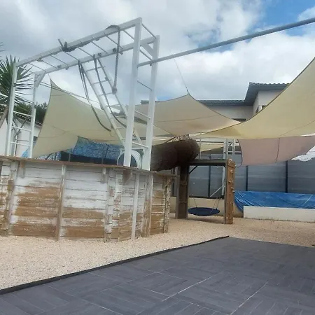 Single-story With Pool And Outdoor Playground ヴィラ