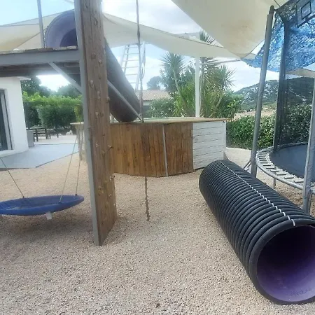 Villa Single-story With Pool And Outdoor Playground *