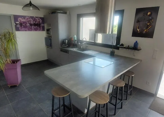 Single-story With Pool And Outdoor Playground * Saint-Paul-et-Valmalle