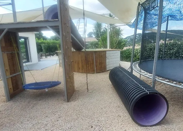 Villa Single-story With Pool And Outdoor Playground *