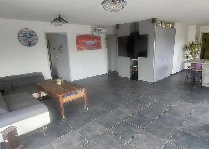 Villa Single-story With Pool And Outdoor Playground *