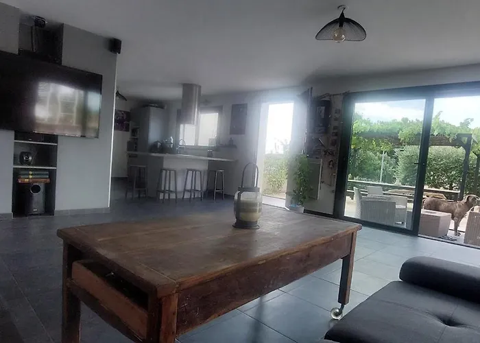 Villa Single-story With Pool And Outdoor Playground *